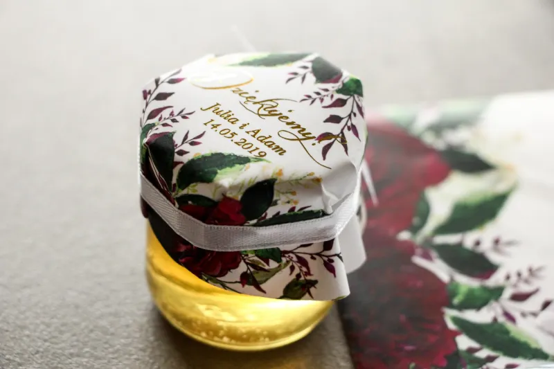 łoiczek z miodem - słodkie podziękowanie dla gości weselnych. Burgundowy, bordowy kapturek ze złoconymi napisami w stylu glamour łoiczek z miodem - słodkie podziękowanie dla gości weselnych. Burgundowy, bordowy kapturek ze złoconymi napisami w stylu glamour