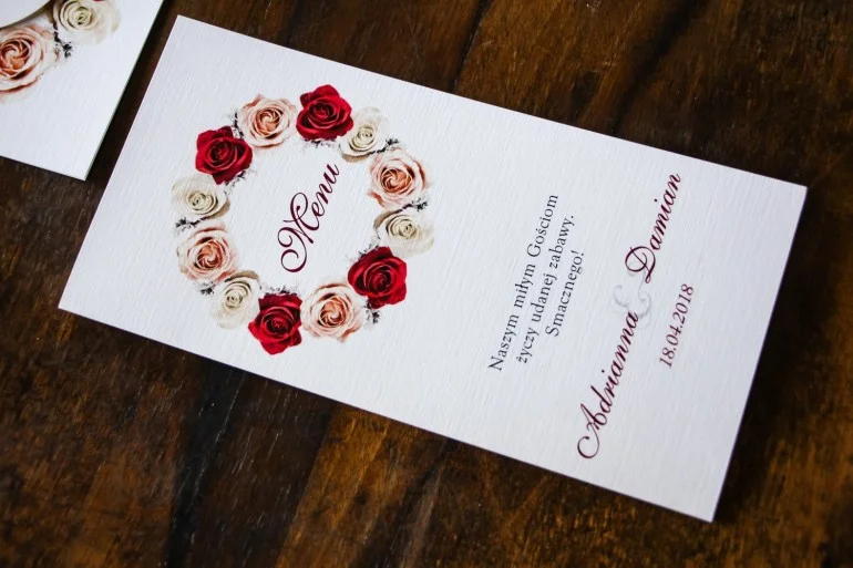 Menu Ślubne z Motywem Róż | Kremowe Elegancje z Bordowymi Akcentami