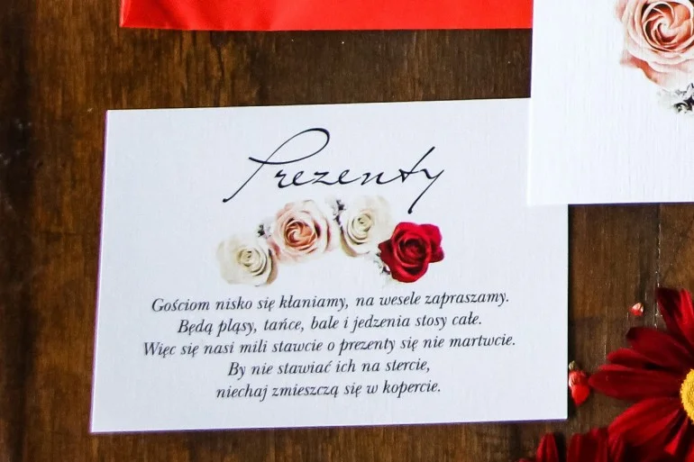 Bilecik do zaproszeń ślubnych. Grafika z kremowymi i bordowymi różami
