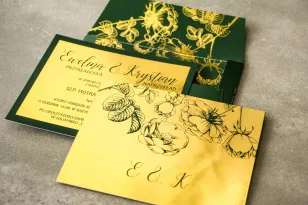 Zielone zaproszenia ślubne ze złoceniem grafiki róż oraz elegancka, zielona koperta ze złoceniem