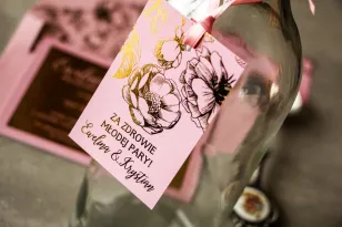 Różowe zawieszki na butelki weselne w stylu Glamour ze złoceniem grafiki róż