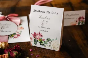 Schachtel für Süßigkeiten als Dankeschön für Hochzeitsgäste - Cremig-rosa Muster mit Pastellrosen, Nelke, Eustoma