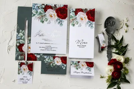 Zaproszenia ślubne z burgundowymi i różowymi piwoniami w stylu glamour ze srebrnym tekstem