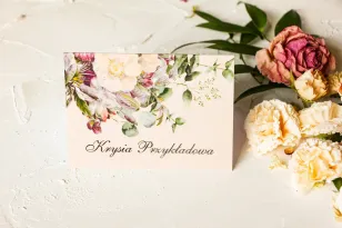 Cremige Hochzeitsvignetten im Glamour-Stil mit einem zarten Strauß im Vintage-Stil – cremefarbene und rosafarbene Blumen