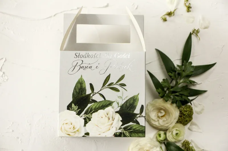 Kwadratowe Pudełko na Ciasto Weselne z białymi różami w stylu glamour ze srebrnym tekstem