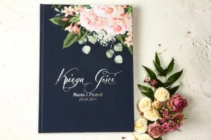 Marineblaues Hochzeitsgästebuch mit einer glamourösen Pfingstrose mit silbernem Text