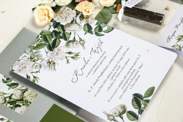 Eleganckie Zaproszenia z białymi różami i zielonymi akcentami | Zaproszenia na wesele jednokartkowe