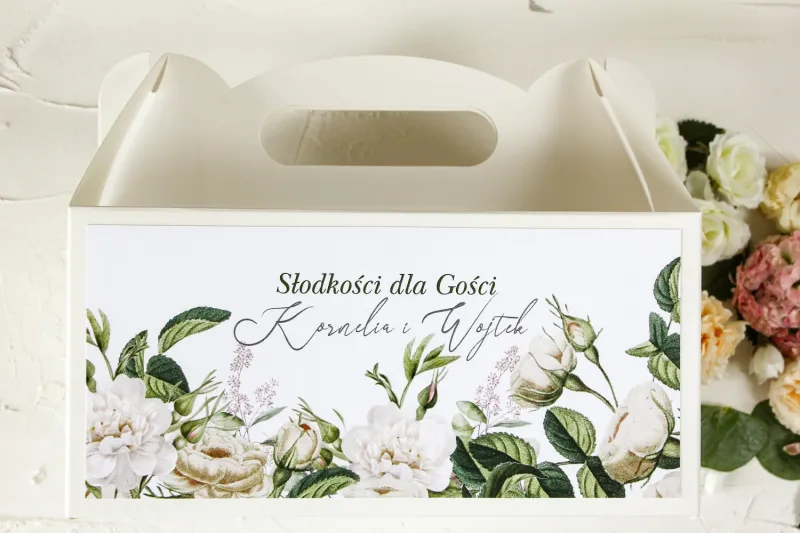 odziękowanie dla gości weselnych, prostokątne pudełka na ciasto z białymi różami