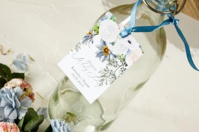 Zawieszki na alkohol | Z białymi różami, eukaliptusem oraz cedrem