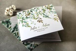 Weiße und grüne Hochzeitseinladungen mit Maiglöckchen und vergoldeten Zweigen im Glamour-Stil