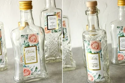 Eleganckie butelki z etykietą glamour i piwoniami | prezenty dla gości weselnych glamour | Flores nr 4
