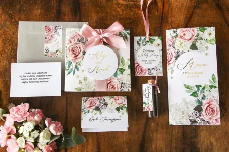 Delikatne zaproszenia ślubne w stylu glamour z dodatkiem pudrowych róż - zestaw próbkowy