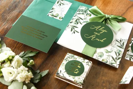 Zaproszenia ślubne z eukaliptusem i gipsówką w stylu greenery i glamour
