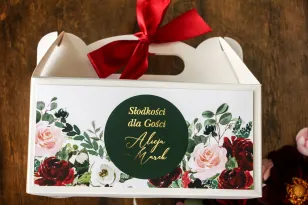 Prostokątne Pudełko na ciasto weselne ze złoceniem w stylu glamour z burgundowymi i bordowymi piwoniami