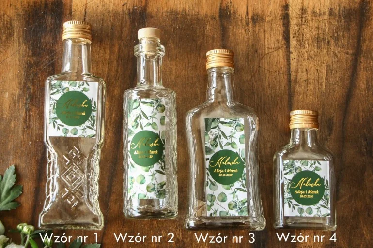 Butelki na nalewkę z etykietą eukaliptus i gipsówka | Prezenty dla gości weselnych glamour