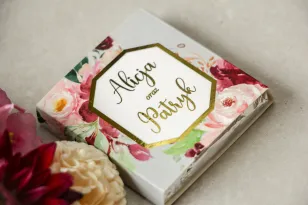Podziękowanie dla gości weselnych w postaci mlecznej czekoladki, owijka z złoconą ramką oraz napisami - Lotus nr 2