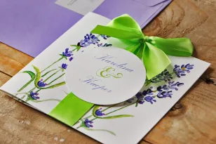 Hochzeitseinladung mit Schleife und buntem Umschlag - Aquarelle Nr. 14 - Lavendel