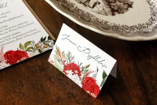 Winterhochzeitsvignetten mit roter Rose und grünen Zweigen mit dem Zusatz von Weiß