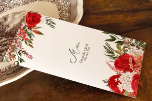 Menu ślubne z czerwoną różą i zielonymi gałązkami z dodatkiem bieli