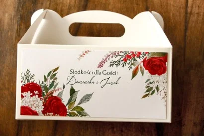 Prostokątne Pudełko na Ciasto Weselne z Czerwoną Różą i Zielonymi Gałązkami | Model Delize nr 2 - Wyjątkowy Styl i Elegancja