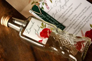 Hochzeitstinkturflaschen als Dankeschön an die Gäste - Etikett mit roter Rose und grünen Zweigen mit weißem Zusatz