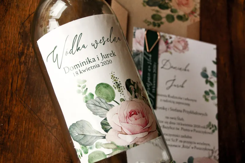 Ślubne Etykiety samoprzylepne na butelki z różami i zielonymi gałązkami eukaliptusa