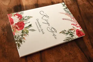 Hochzeitsgästebuch mit roter Rose und grünen Zweigen mit weißem Zusatz