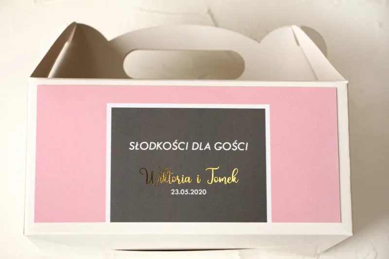 Ślubne Pudełko na Ciasto - prostokątne - ze złoceniami w kolorze pudrowego różu Ślubne Pudełko na Ciasto - prostokątne - ze złoceniami w kolorze pudrowego różu