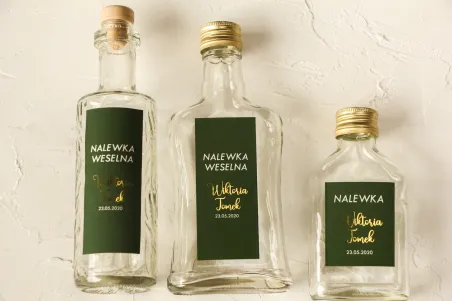 Ślubne Butelki na nalewki wraz ze złoconą etykietą w kolorze butelkowe zieleni