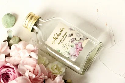 Butelki na nalewki ze złoceniem | Elegancki styl vintage z różowymi kwiatami | Szafirowe nr 1