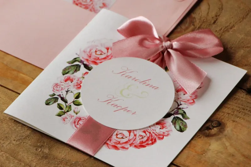 Zaproszenie ślubne z kokardą i kolorową kopertą - Akwarele nr 19 - Delikatne pudrowe róże