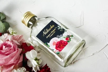 Butelki na nalewki z złoconymi detalami, różowo-białe motywy kwiatowe | Oryginalne podziękowania weselne | Szafirowe nr 4