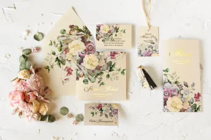 Delikatne zaproszenia ślubne z eleganckim bukietem w stylu vintage z różowymi kwiatami