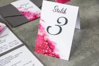 Różowe Numery na Stół Weselny Złocone | Glamour | Bakarto