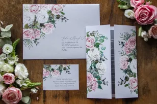 Graue Hochzeitseinladungen in einem zarten Farbton. Auf der Einladungskarte ist eine Komposition aus weißen und pastellfarbenen 