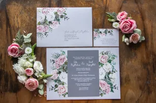 Graue Hochzeitseinladungen in einem zarten Farbton. Auf der Einladungskarte ist eine Komposition aus weißen und pastellfarbenen 