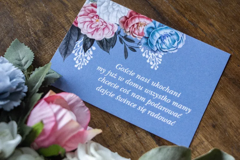 Bilecik do zaproszeń zaproszeń ślubnych w kolorze „dusty blue”