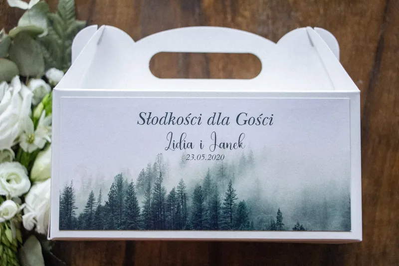 Prostokątne Pudełko na Ciasto weselne z leśnym krajobrazem w odcieniu chłodnej zieleni