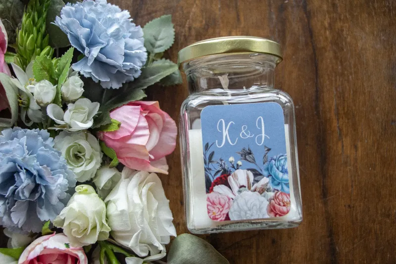 Świeczki - Podziękowania dla gości weselnych, etykieta w kolorze „dusty blue”