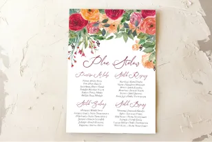 Hochzeitstischplan mit orangefarbenen und magentafarbenen Rosen