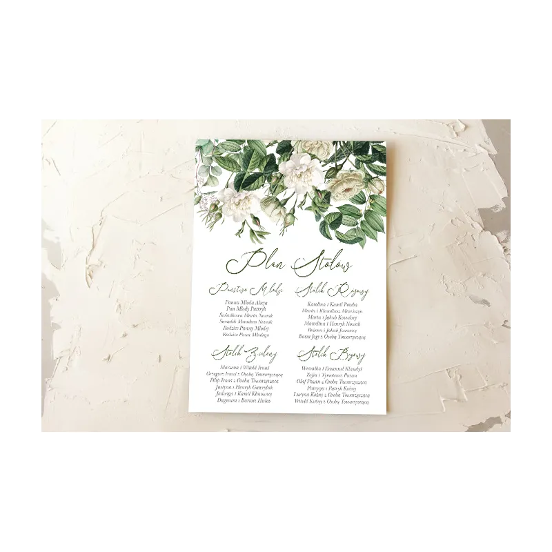 Ślubny Plan stołów z białymi różami i delikatnymi zielonymi gałązkami