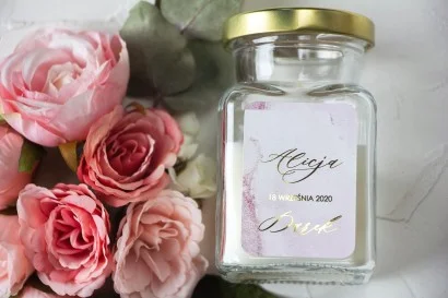 Świeczki w Szkle z Kwiatowym Zapachem i Złotą Etykietą w Pastelowym Różu | Upominki dla Gości Weselnych 