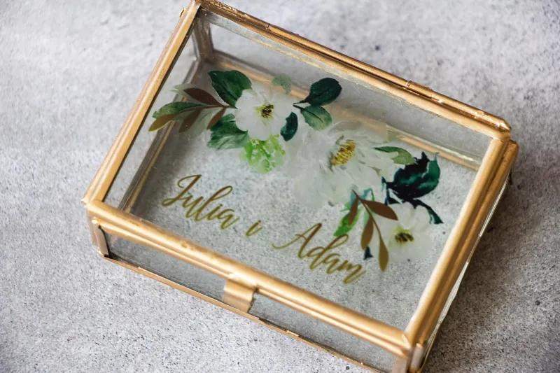 Hochzeits-Glasschatulle mit Zweigen im Glamour-Stil, Motiv aus zarten, weißen Blumen und Grün