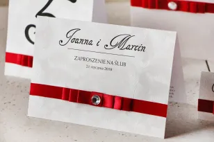 Hochzeitseinladung mit Schleife und Strass - Amaretto No. 2 - Perlenpapier mit roter Schleife