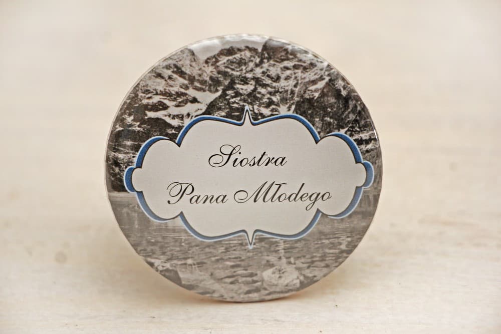 Ansteckpins mit Bergmotiv, Schwarz-Weiß, Namensschilder für Gäste | Hochzeits-Buttons, Platzkarten-Alternative | Felicja Nr. 21