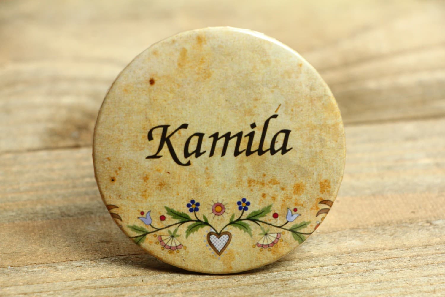 Badge de mariage comme remerciement populaire et cadeau pour les invités avec motif cachoube.