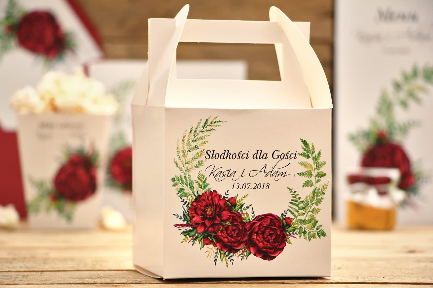 Boîte à Gâteau de Mariage Élégante avec Pivoine Bordeaux | Emballage Personnalisé pour Invités | Kalia n° 7
