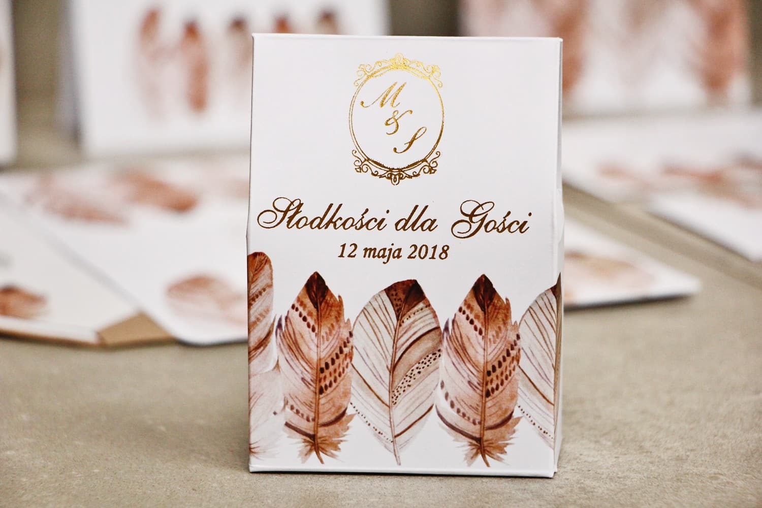 Petite boîte à bonbons pour remerciements invités - Sorento n° 10 - Plumes boho avec dorure