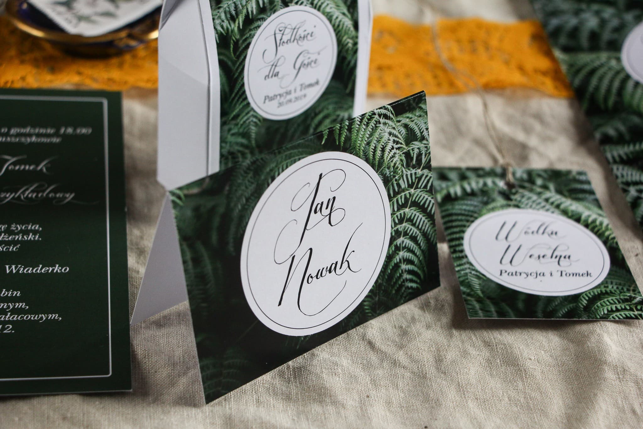 Botanical Wedding Place Cards No. 1 – Green Leaves Table Cards