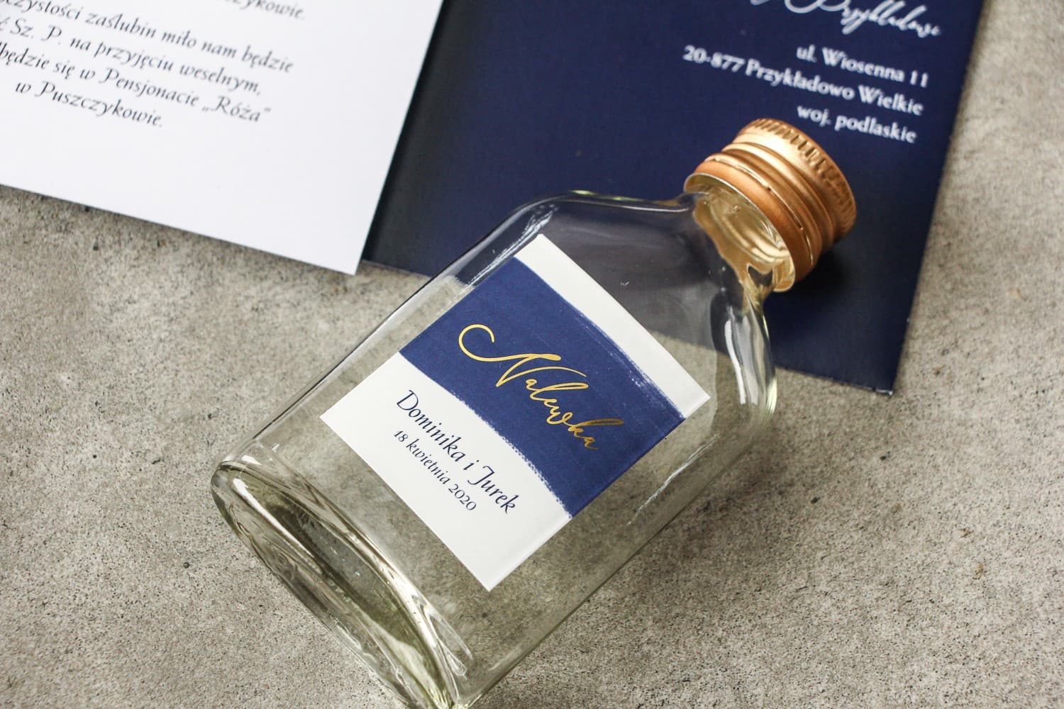 Botellitas de cristal personalizadas para invitados de boda estilo Verte